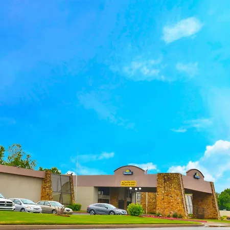 Days Inn By Wyndham Southern Hills/Oru
