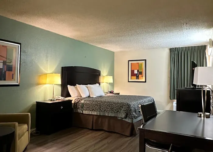 Days By Wyndham Southern Hills/oru Hotel Tulsa