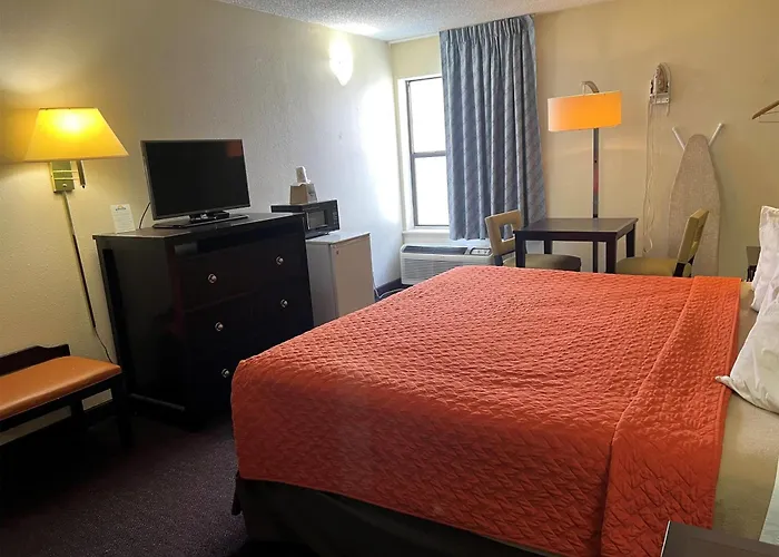 Days By Wyndham Southern Hills/oru Hotel Tulsa