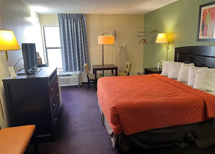Days By Wyndham Southern Hills/oru Hotel Tulsa