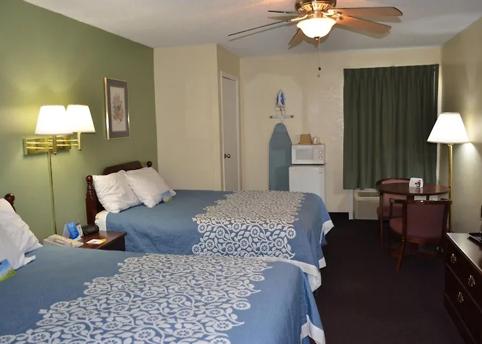 Days By Wyndham Southern Hills/oru Hotel Tulsa