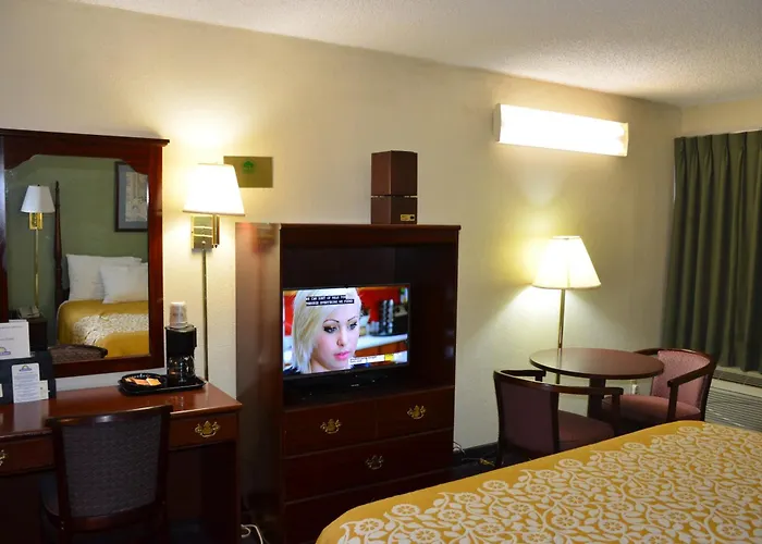 Days By Wyndham Southern Hills/oru Hotel