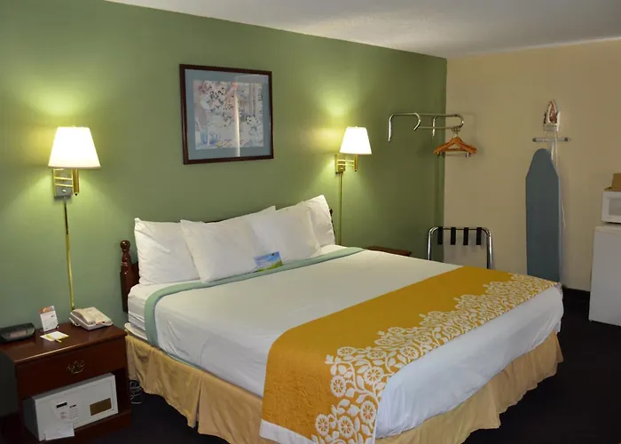 Days By Wyndham Southern Hills/oru Hotel Tulsa
