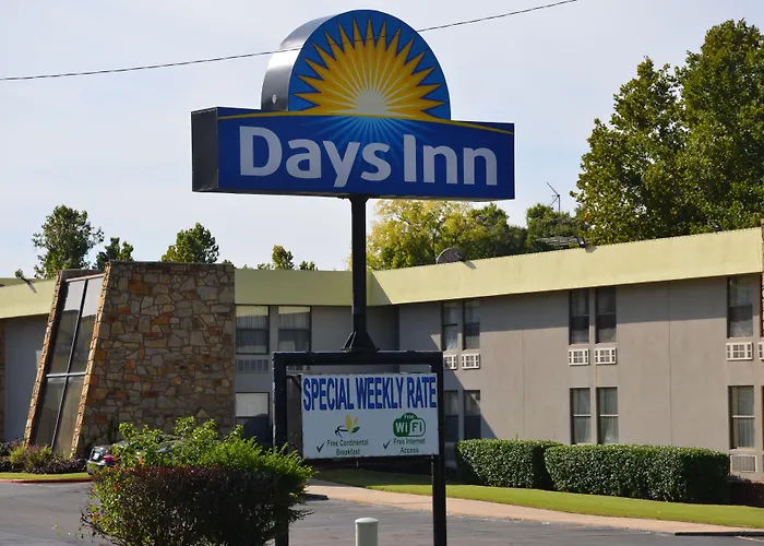 Days By Wyndham Southern Hills/oru Hotel Tulsa